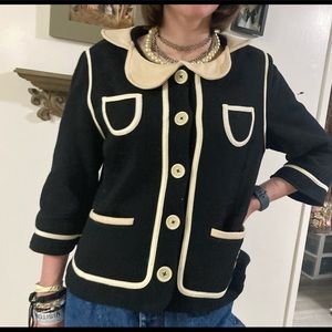 Cartoon knit 3/4 sleeve jacket. Flower petal collar